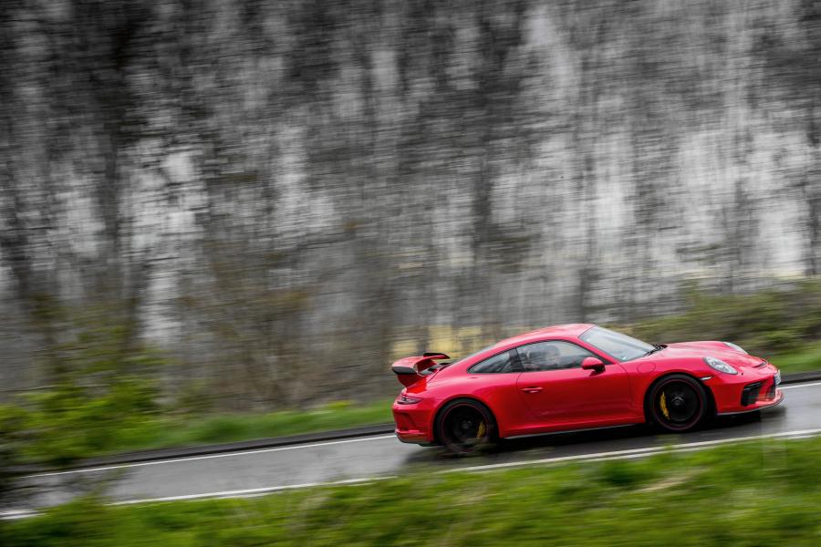  Porsche 911 GT3 (991) 2017 года  (UK) (фото 6 из 42)